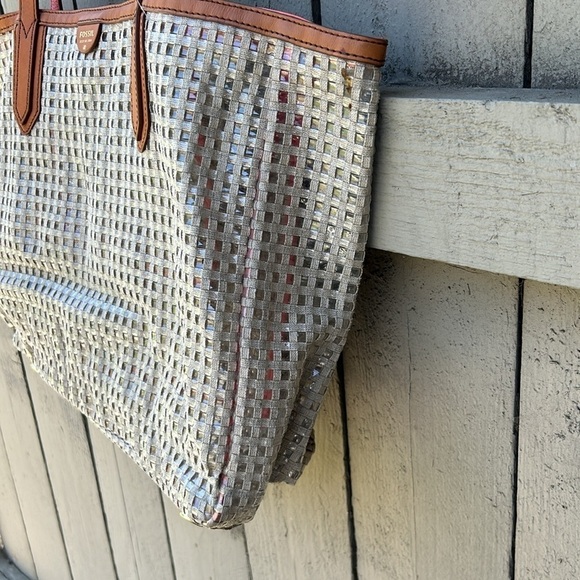 Fossil Summer Bag Perfect for the Beach or Pool - Picture 5 of 12